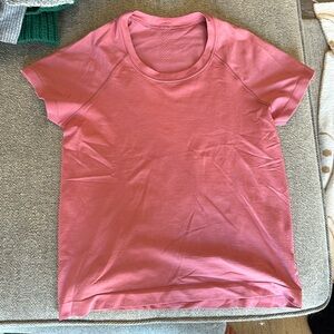 Lululemon Swiftly tech short sleeve 2.0 like new size 6 relaxed fit